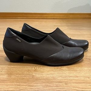 Comfy Ecco Pumps with 1.5” heel and gortex for durability 🤎 Sculptured GTX
